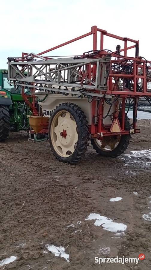 Opryskiwacz ciągany RAU 24 m 2700 litrów
