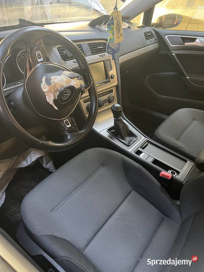 Sprzedam auto golf 7 uszkodzony sprzedam