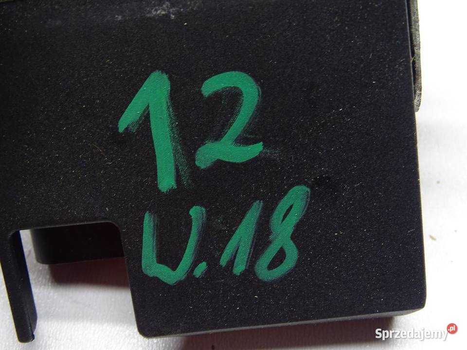 ZAMEK RYGIEL KLAPY BAGAŻNIKA TYŁ TYLNY 5G6827505 sprzedam