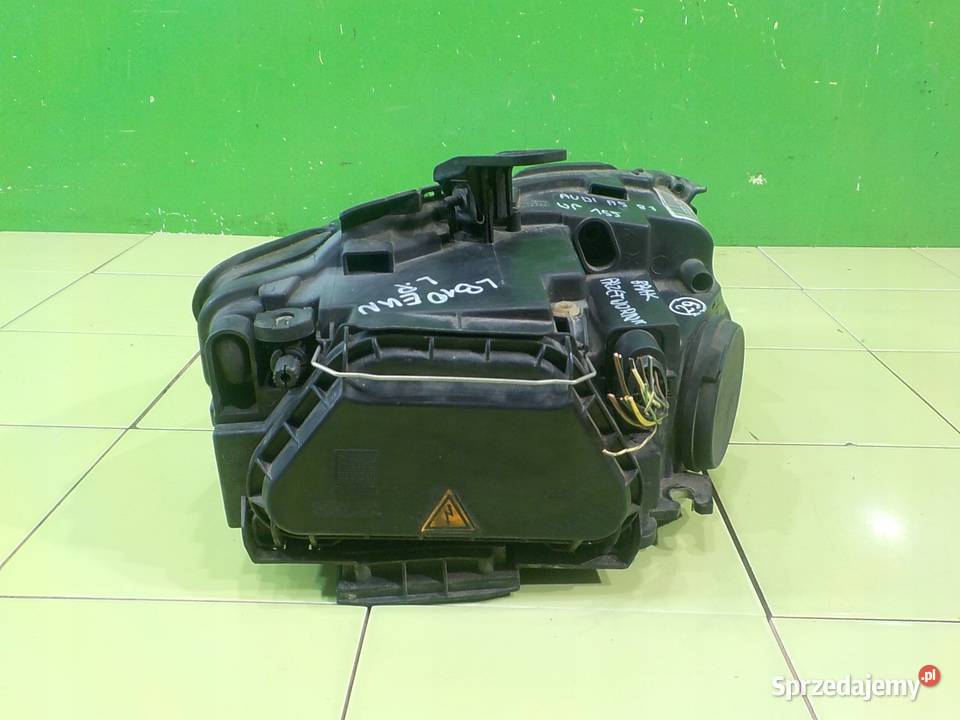 AUDI A5 8T 20 TFSI 10r CABRIO 2D XENON lampa Lampy przednie Suków