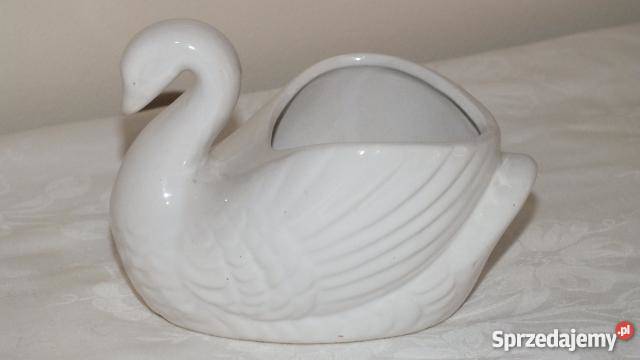 Urocze porcelanowe naczynie w kształcie łabędzia