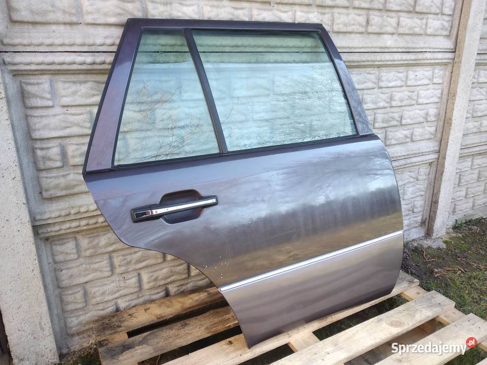 Mercedes W124 S124 kombi drzwi prawe tył tylne