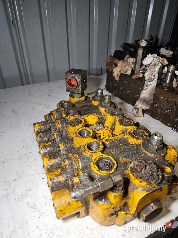 Tylny rozdzielacz hydrauliczny koparki do Massey pomorskie Gdynia