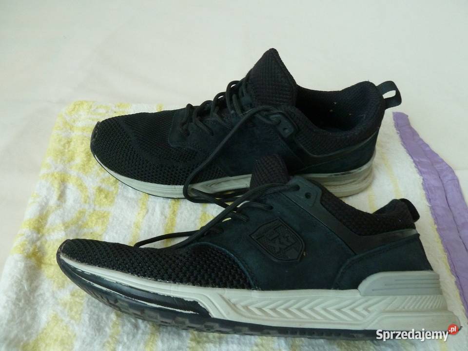 czarne sneakersy firmy Xti Warszawa