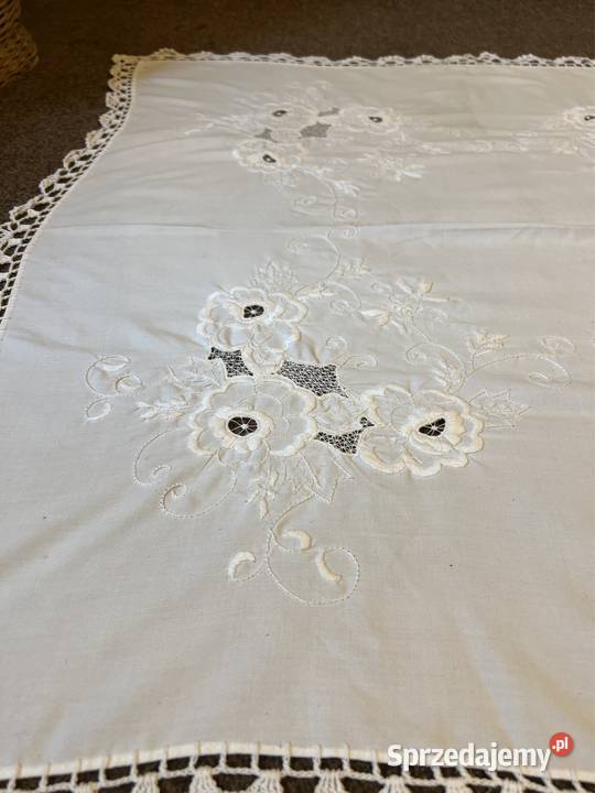 Obrus szydełkowy haftowany róże Zabrze