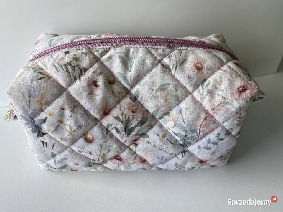 Zestaw 2 kosmetyczek w pastelowe kwiaty ręcznie 9cm