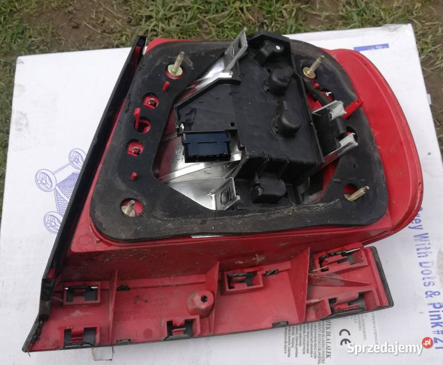 Audi a4 b5 lampy lampa tył pierwszy lift prawa Oświetlenie Zagórz