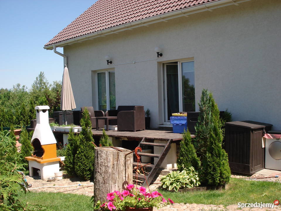 Połowę domu jednorodzinnego o 2 lokalach