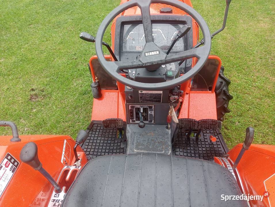 Ciągnik 4x4 Kubota 21 wspomaganie kierownicy Skrzynia biegów Manualna Jasienica Rosielna