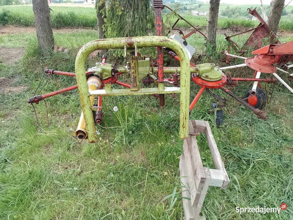 Zgrabiarka karuzelowa do siana Jastrzębia
