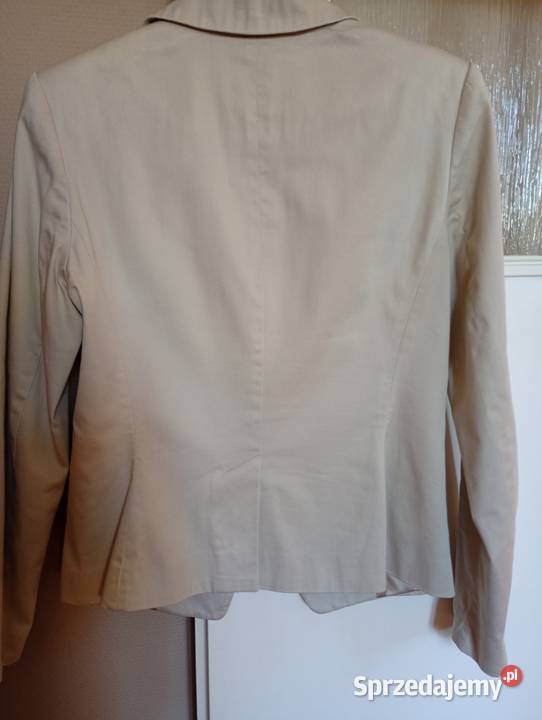 Żakiet damski w kolorze jasno beżowym Dębica