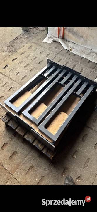 Schody półkowe wspornikowe wiszące konstrukcja wielkopolskie Poznań