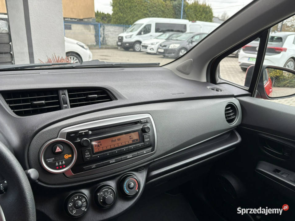 Toyota Yaris Niski Przebieg Gwarancja III Rok produkcji 2012 Yaris Tarnowskie Góry sprzedam