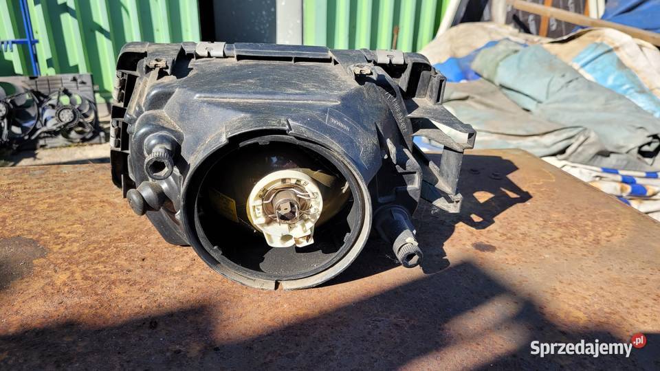 Lampa przednia prawa Audi 100 osobowe sprzedam