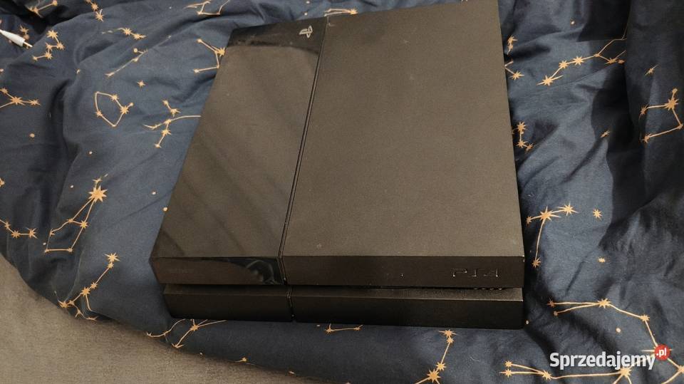 Playstation 4 czyczeniu z padem i grą Jelenia Góra