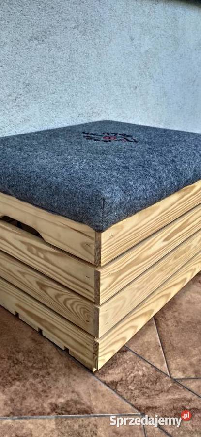 Stylowa regionalna pufa