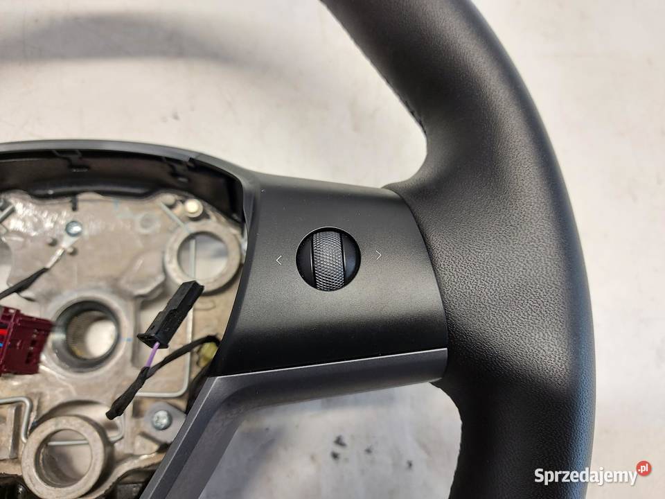 TESLA MODEL Y 2022r KIEROWNICA MULTIFUNCYJNA