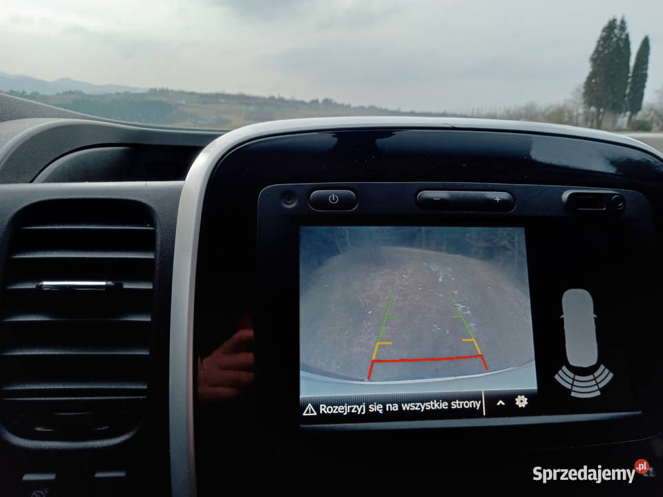 sprzedam renault trafic long brygadówka Rok produkcji 2019 Łącko