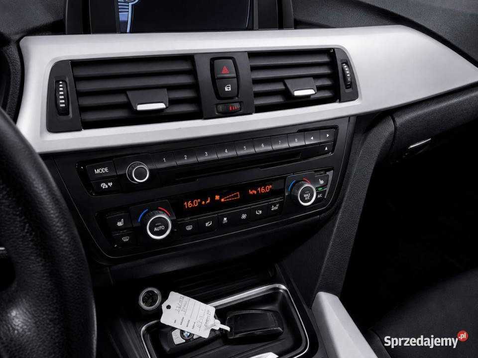 BMW 320 F30F31 2012 Sedan / Limuzyna Sadlno