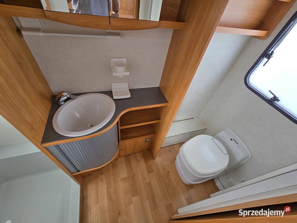 ADRIA ADORA 542UT tapczany prysznic przyczepa