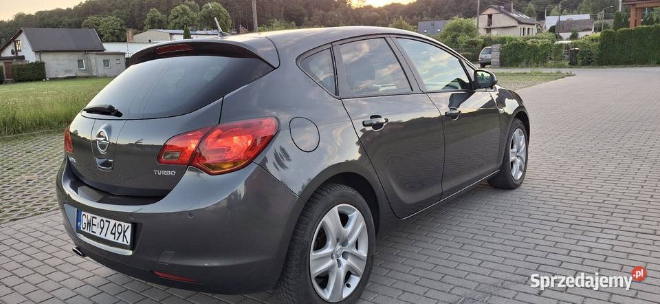 Opel Astra J 14 T 140 Bogata Wersja Książka