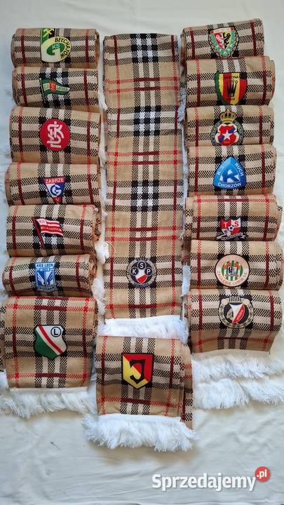 Kolekcja nowych szalików klubów piłkarskich sprzedam