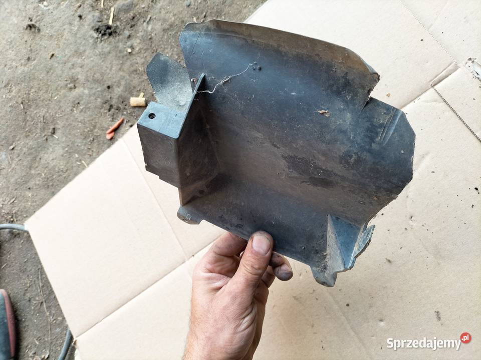AUDI 80 B4 80B4 8A0805647 ŁAPACZ POWIETRZA Kamień-Kolonia