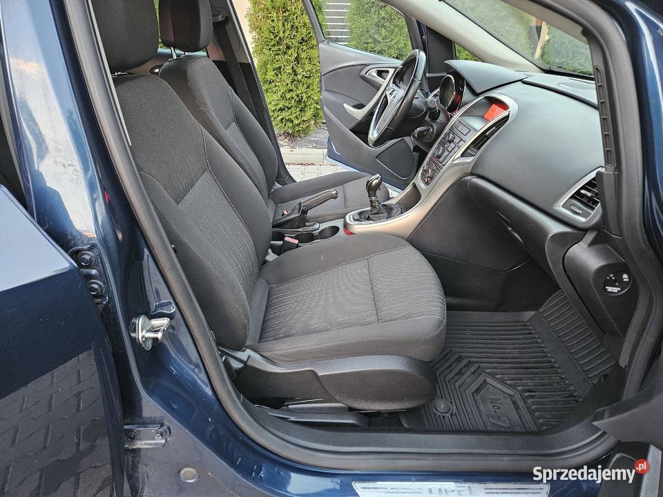 Opel Astra 2011 14T 140 hak dużym serwisie ogranicznik prędkości