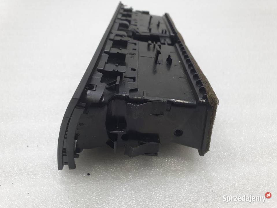 KRATKA NAWIEWU ŚRODKOWA AUDI A5 8T 8T2820951B osobowe