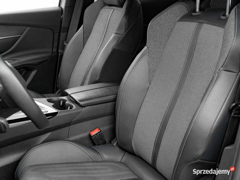 Peugeot 3008 ZS797SV12 PureTech Allure Pack światła przeciwmgielne