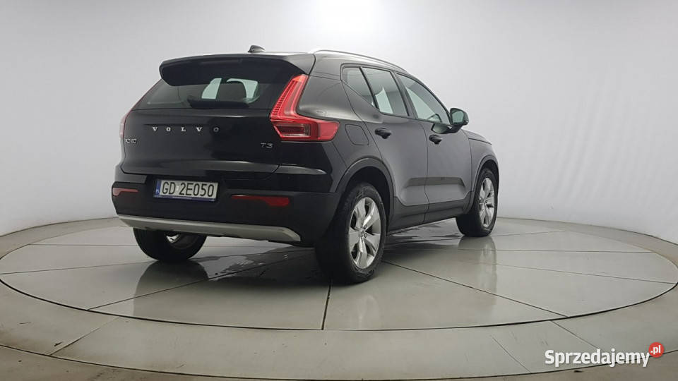 Volvo XC 40 T3 Momentum Pro Z Polskiego Salonu serwisowany w ASO Warszawa