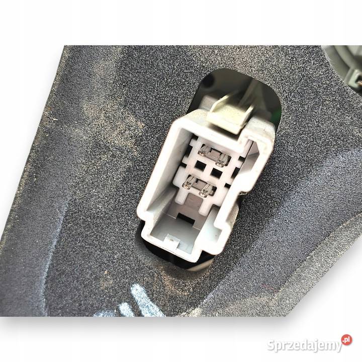 LAMPA PRAWA Volvo V70 III XC70 20072013 tylna