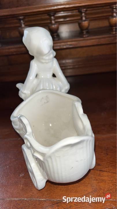 Figurka dziewczynki z wózkiem Porcelana i szkło Gdańsk