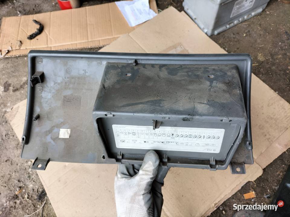 VOLKSWAGEN POLO 6N SCHOWEKPUŁKA KIEROWCY POD Kamień-Kolonia