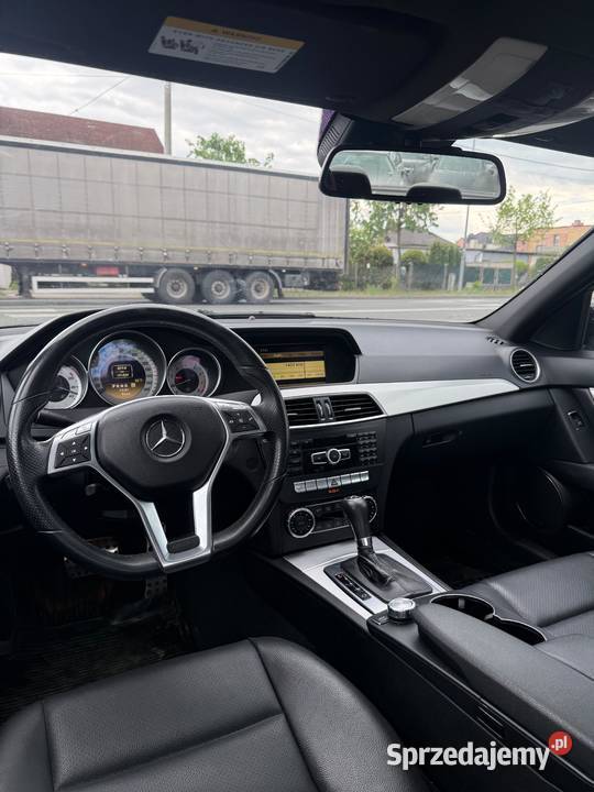 MercedesBenz Klasa C W204 18 sedan 2011 automatyczna śląskie Częstochowa
