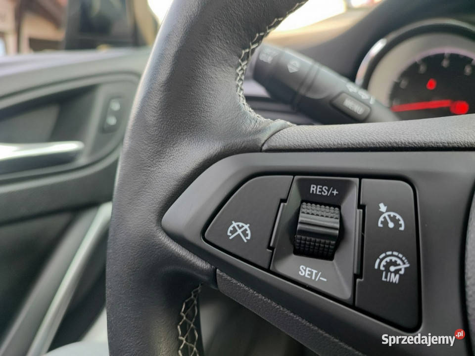 Opel Astra Sports Tourer 14 Turbo Edition pełny lakier metallic Ustroń