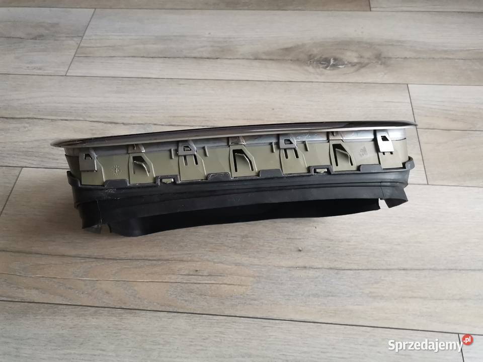 BMW X5 E70 X6 E71 PRAWA NERKA GRILL ATRAPA PRZÓD osobowe wielkopolskie