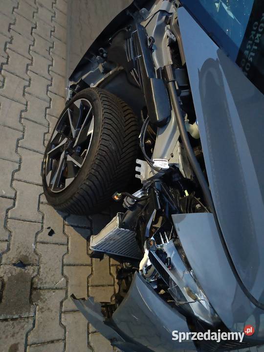 Peugeot 308 hybryda plug in uszkodzony uszkodzony Kawęczyn