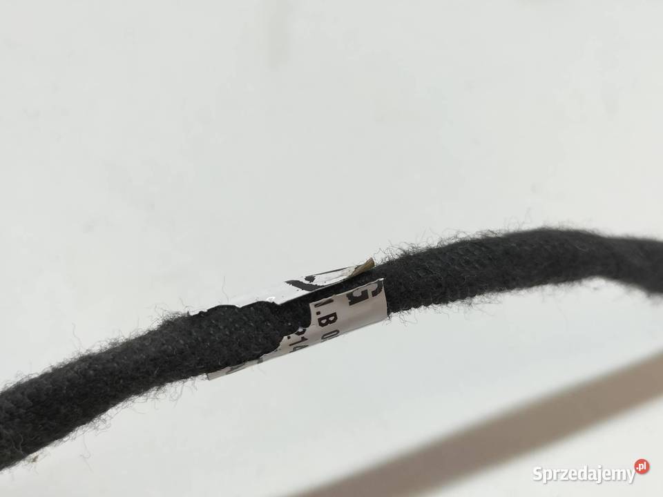 SIŁOWNIK KLAPY TYŁ BAGAŻNIKA HB 3V 3V0827851B Rok produkcji 2019