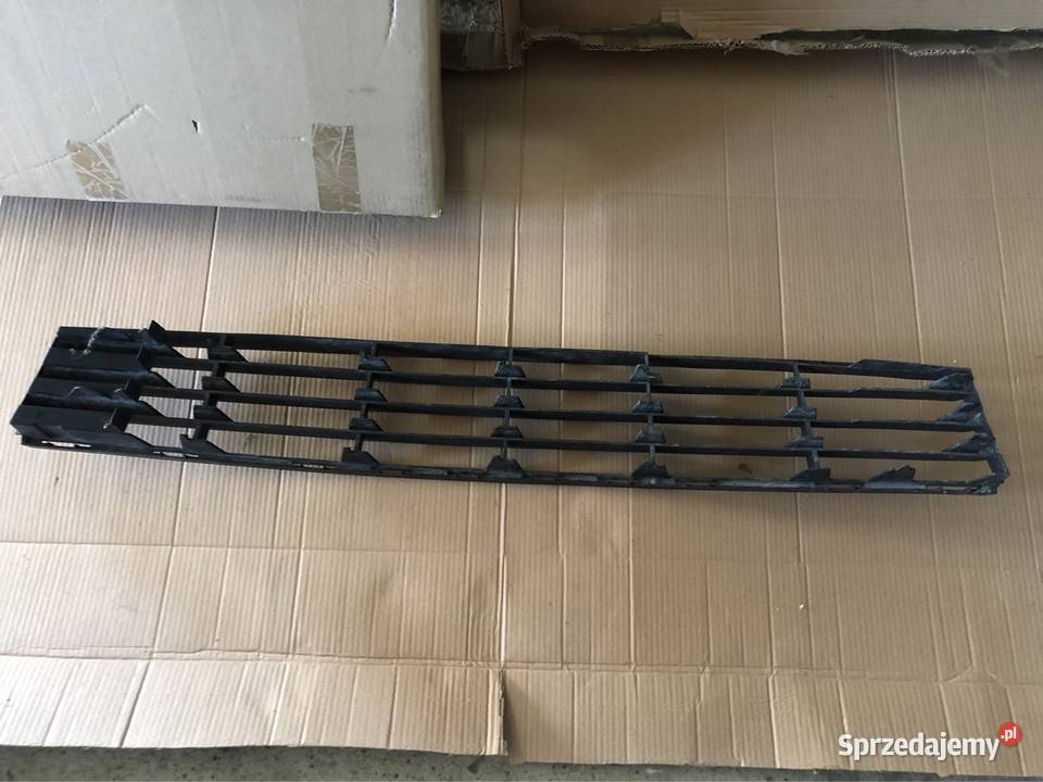 RENAULT CLIO III 3 0509 KRATKA ŚRODKOWA ZDERZAKA Karoseria Kozy