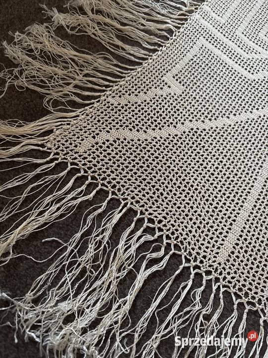 obrus szydełkowy z frędzlami rękodzieło