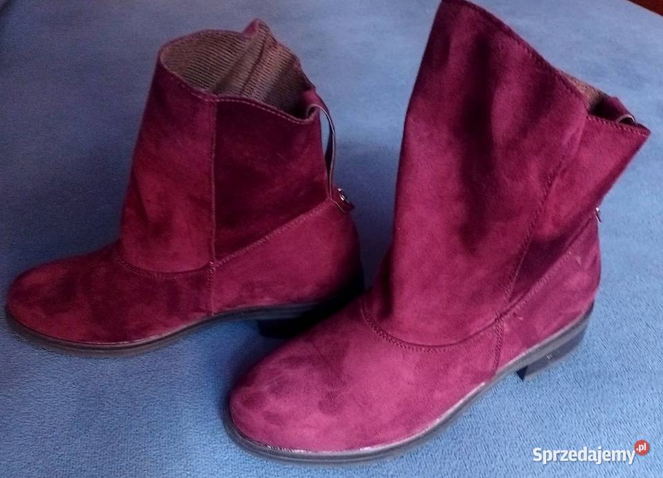 Zamszowe botki damskie na płaskim obcasie