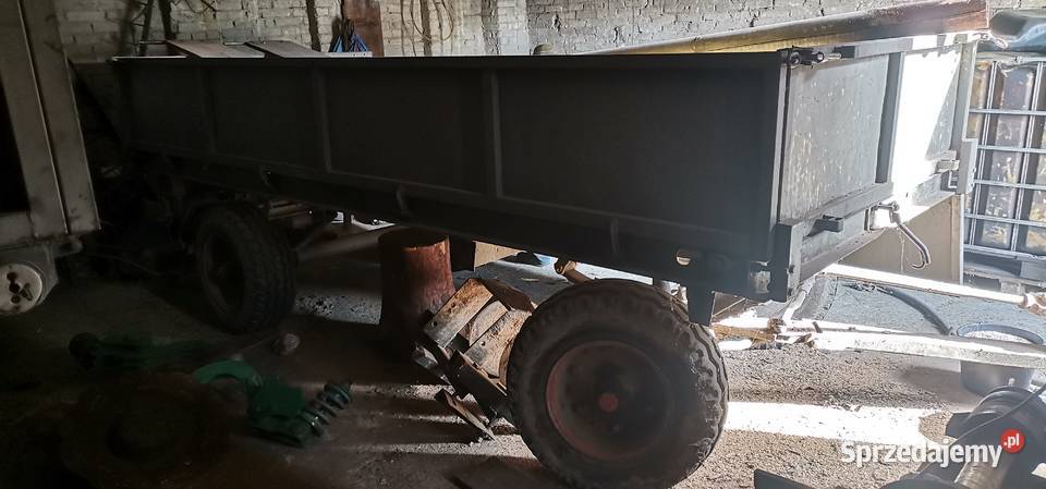 Rozrzutnik obornika przerobiony na przyczepkę Piaski