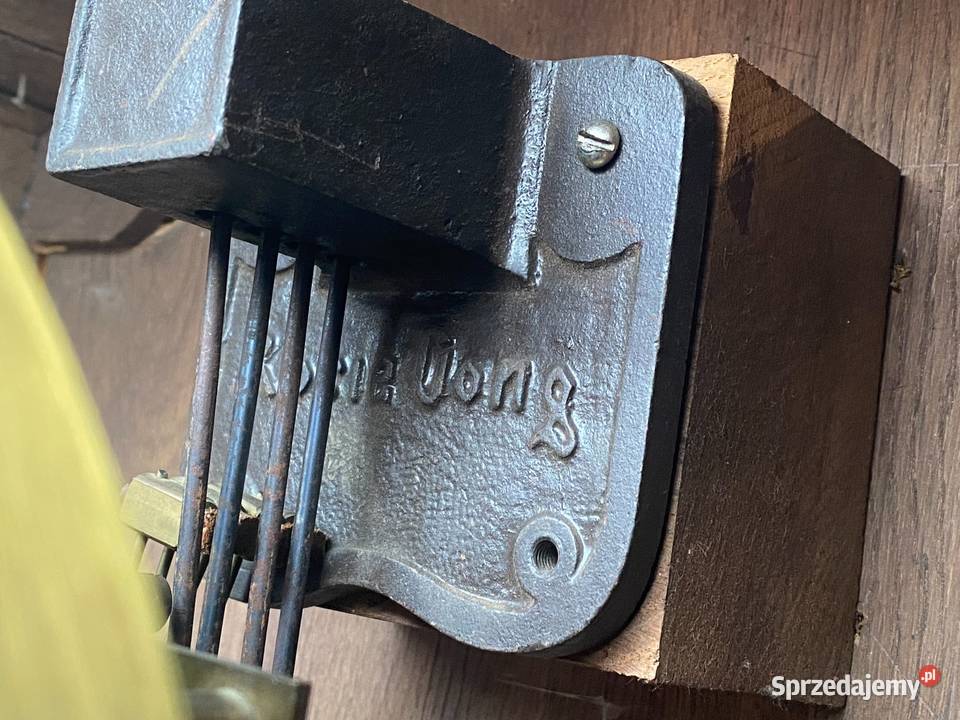 Niemiecki zegar stojący z wahadłem i wagami Gryfice