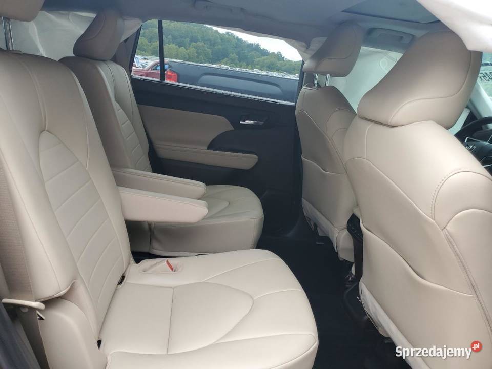 2021 TOYOTA HIGHLANDER XLE Częstochowa