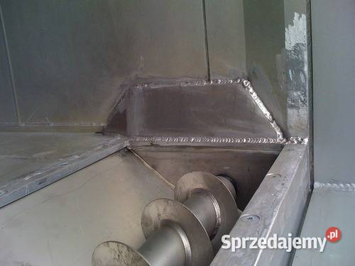 Naczepa do paszy sruty z wydmuchem dmuchawa