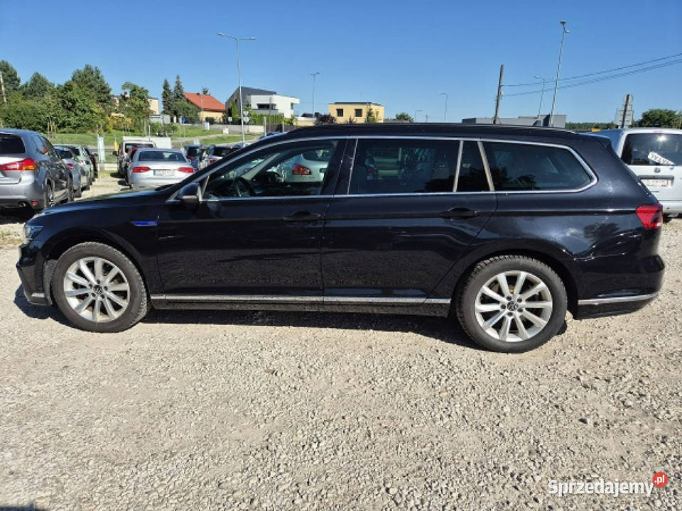 Volkswagen Passat Gte Mały przebieg Model 2023 lakier metallic sprzedam
