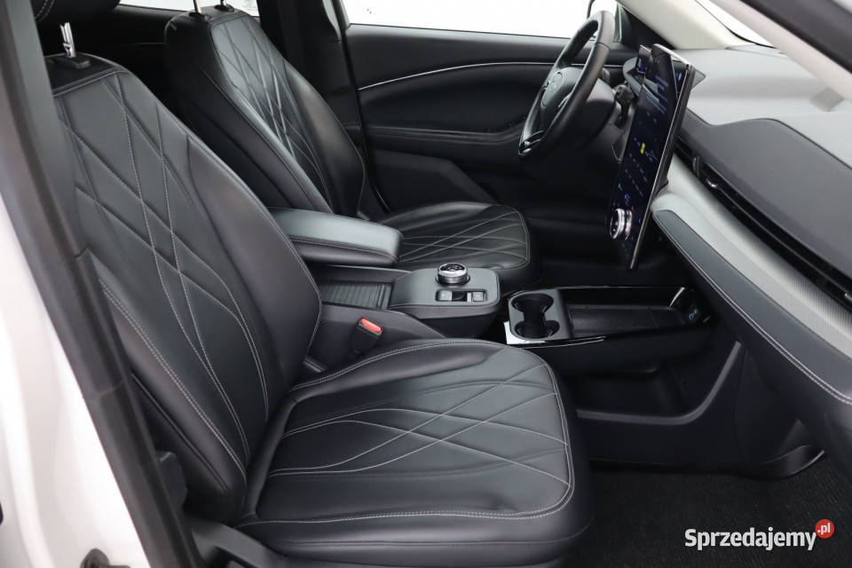 Ford Mustang MachE Extended Range RWD wspomaganie kierownicy Ford