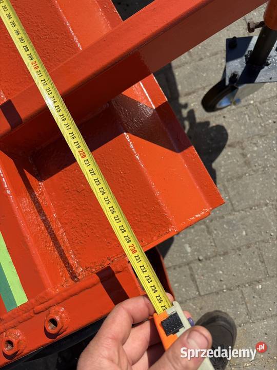 Zamiatarka szczotka 230 placu hali obory kostki Myszyniec