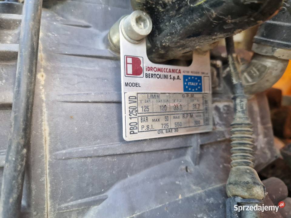 opryskiwacz sadowniczy CLM 2000 litrów kolumna Zelów